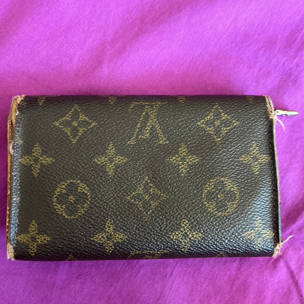LV Monogram Wallet - Picture 2 of 6